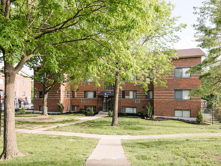 Newly Upgraded Apartments -The Courtyard at Park Hills, Minutes from Downtown — Photo 19