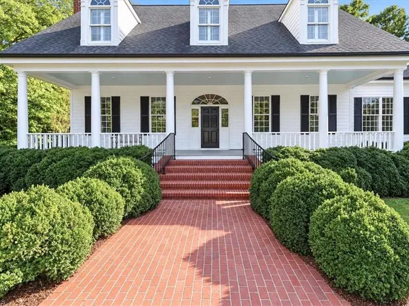 3230 Broadmoor Dr, Statesville, NC 28625