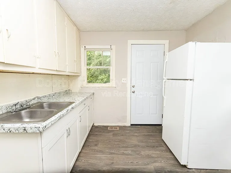 1023 Holland Johnson Rd #B — Photo 2