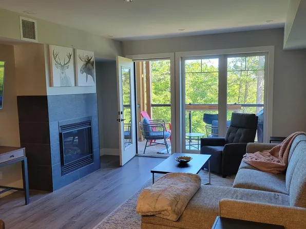 3 Tree Tops Ln #202, Huntsville, ON P1H 0B8