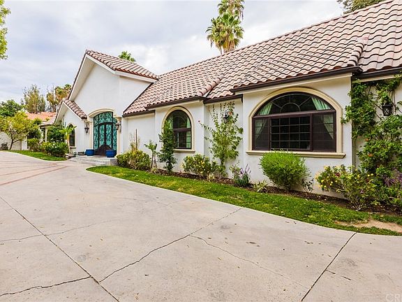 4th image of 5529 Vanalden Ave