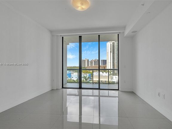 5th image of 3300 NE 188th St APT 612
