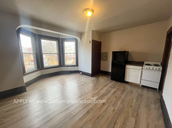 626 W Lemon St #2F