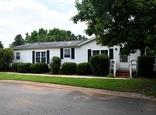 9940 One Woodlake Ct, Charlotte, NC 28215