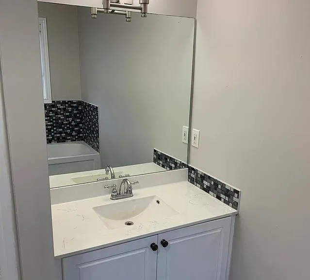 73 Logan Ct #UPPER — Photo 13