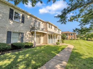 2699 Rolling Green Dr, Macungie, PA 18062