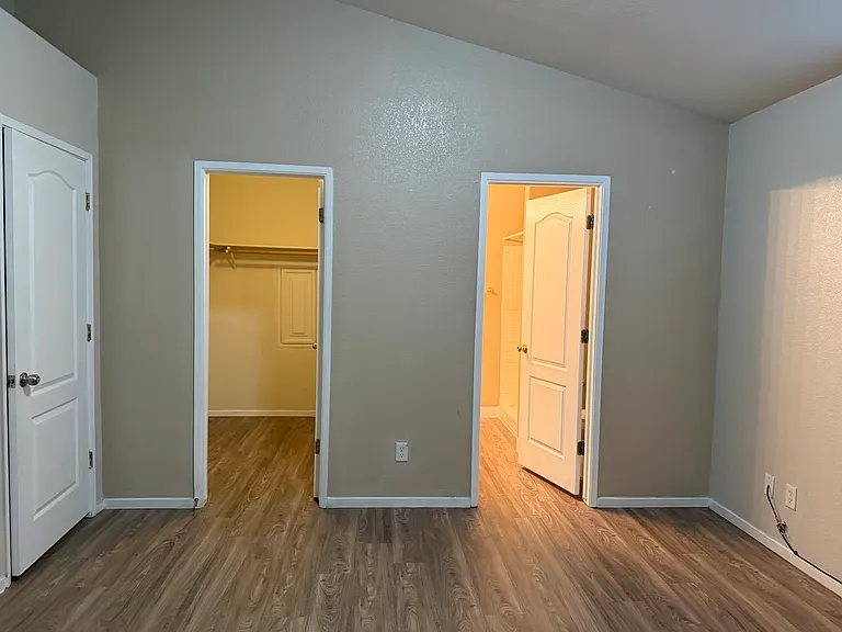 515 Lexington Ave — Photo 10