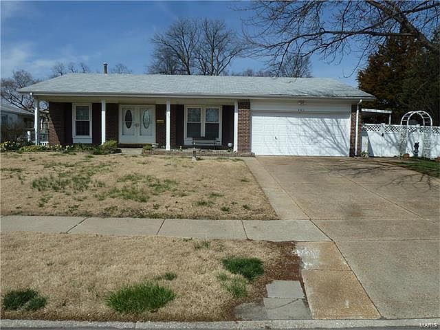 1st image of 285 Raymond Dr