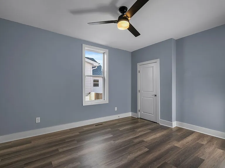 1612 Knowles St — Photo 18