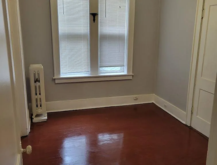 Colonial Apartments — Photo 17