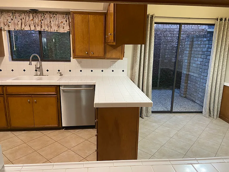 321 Englewood Dr — Photo 16