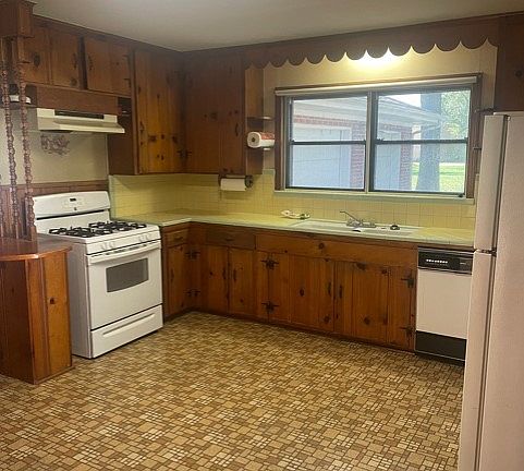 4th image of 305 E Darbonne St