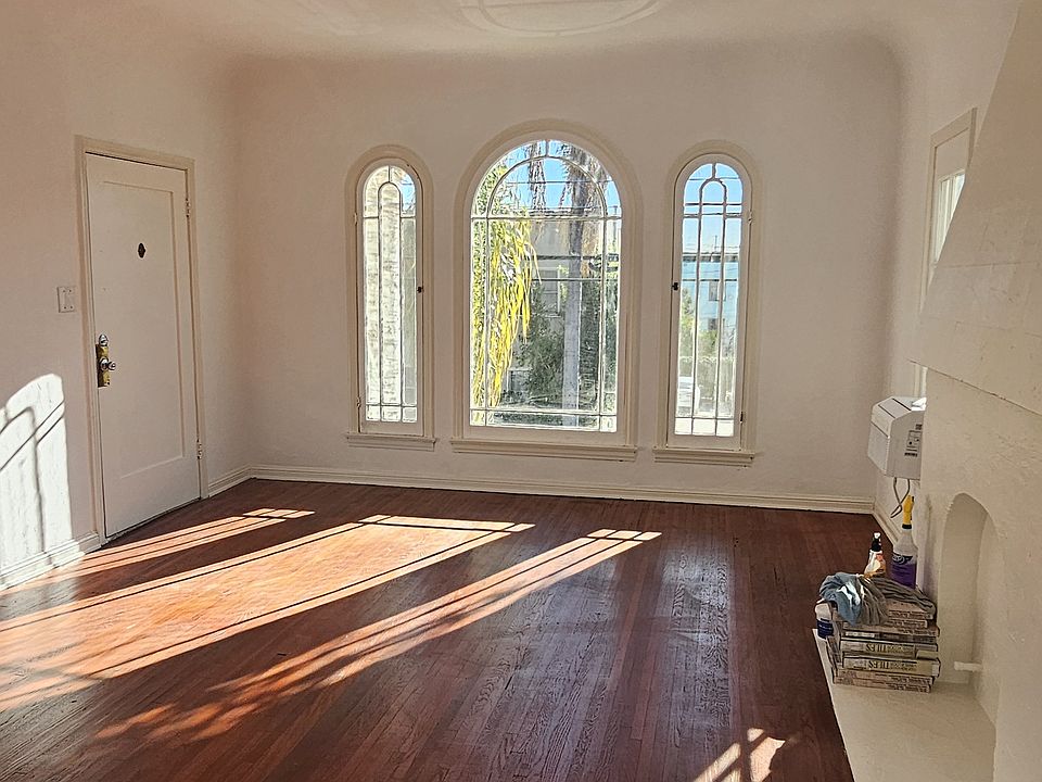 2nd image of 7807 Oakwood Ave