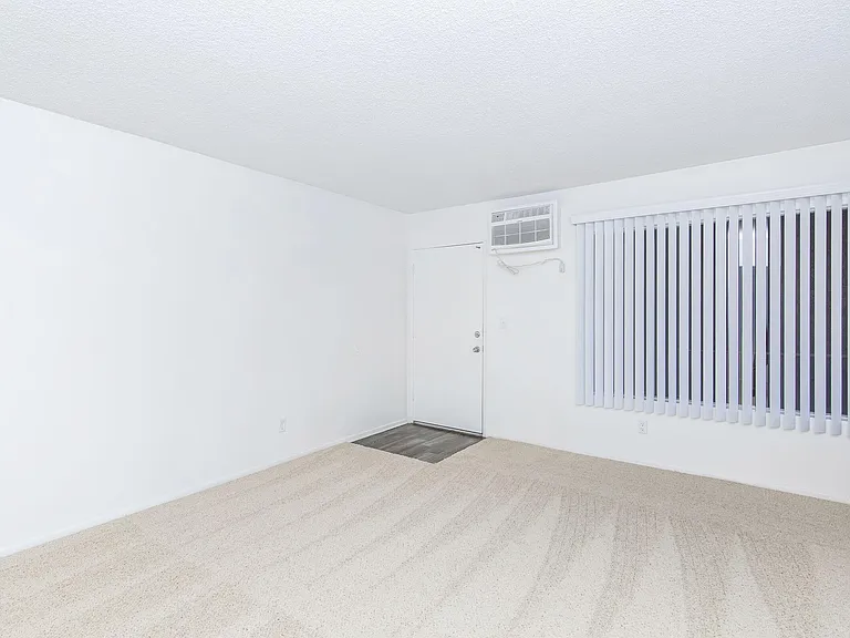 Buena La Vista Apartment Homes — Photo 23
