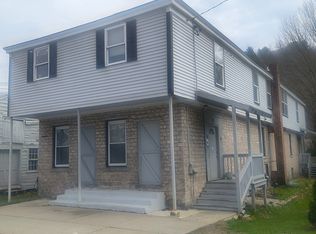 6 Maple St, Chester, MA 01011