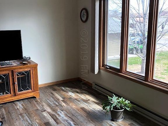 5th image of 1906 5th Ave E