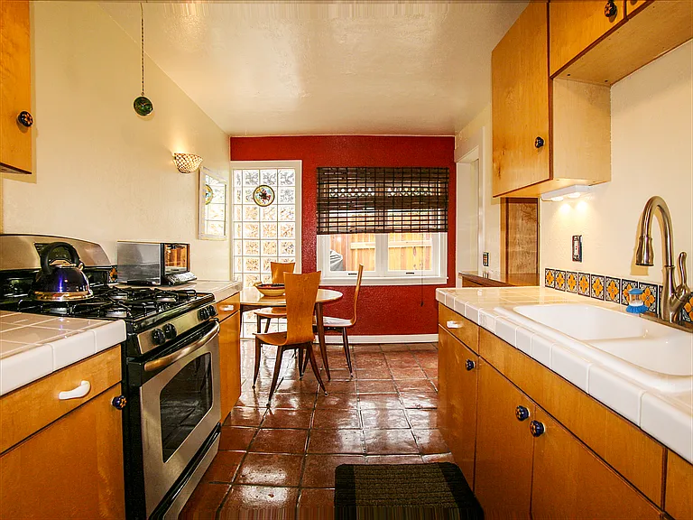 Fully Equipped Kitchen: microwave, coffee maker, blender,...