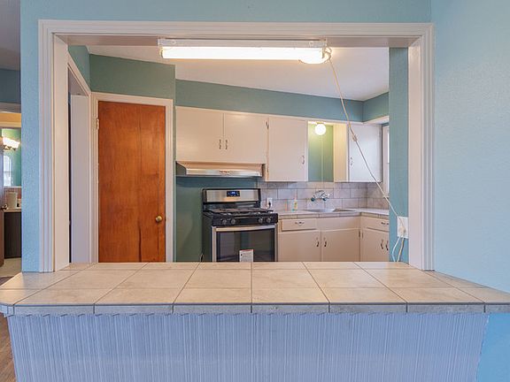 2nd image of 715 Carney St