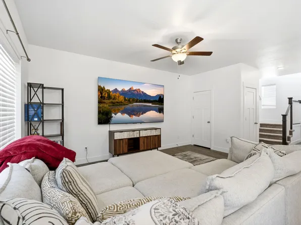 4854 E Lake Corner Dr, Eagle Mountain, UT 84005