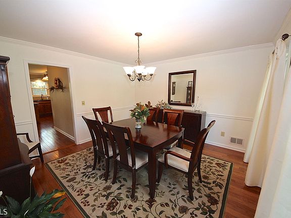 4th image of 313 Cumberland Ct
