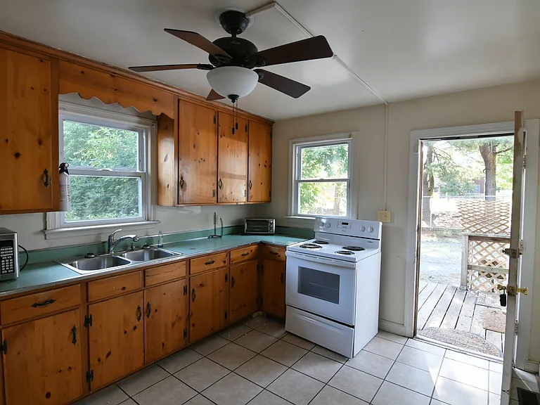 1201 Gordon Ave — Photo 1
