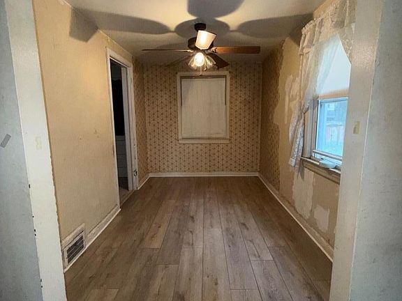 3rd image of 671 Crescent Dr
