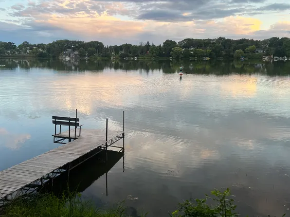 240 McCarrons Blvd N, Roseville, MN 55113