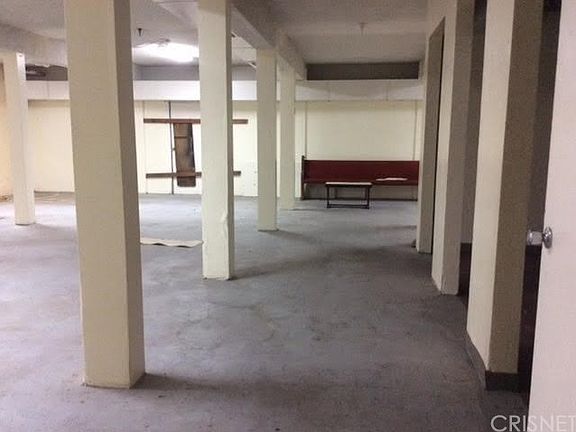 5th image of 1577 N Fair Oaks Ave