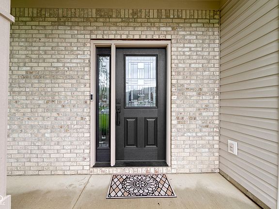 3rd image of 6822 Woodford Ln