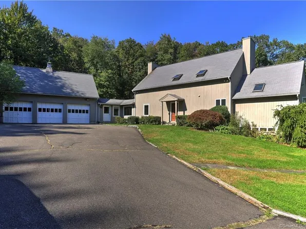 9 Cricklewood Road, Redding, CT 06896