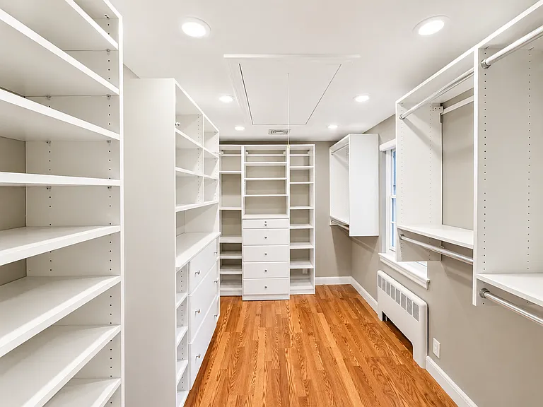 Master Bedroom Closet1