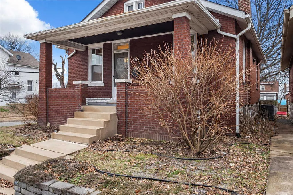 4700 Newport Ave photo 1