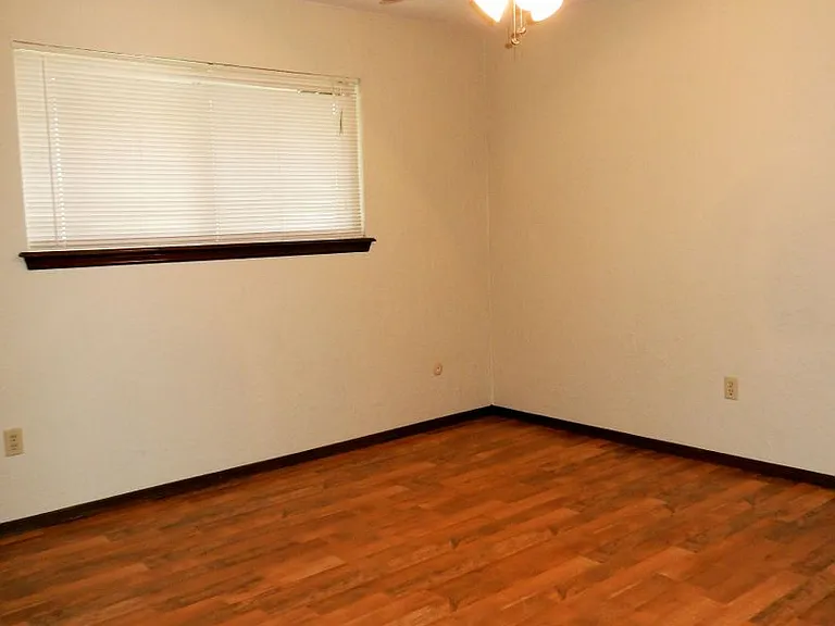 Willow Wood Apartments — Photo 3