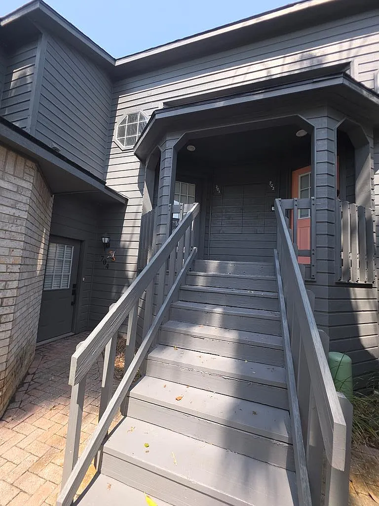 Building Photo - 210 Oak Bay St #703