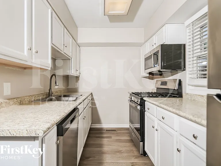 1798 Maple Ave — Photo 6