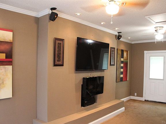 5th image of 402 Ladybird Ln