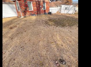 8150 Underhill Dr, Saint Louis, MO 63114
