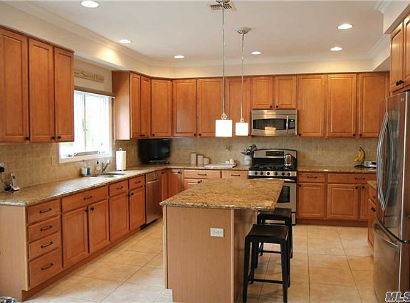 3rd image of 146 N Maple St