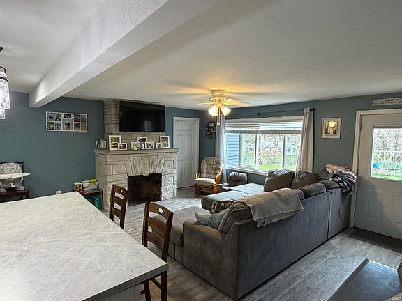 3rd image of 3056 S Wallick Rd