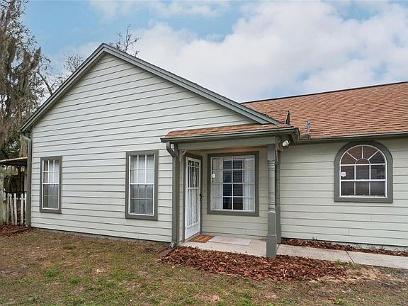 3rd image of 1720 Chatham Cir