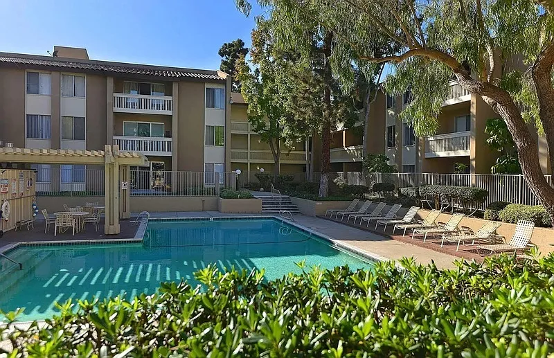 1 bed, 1.0 bath, 653 sqft, $2,000 — Photo 3