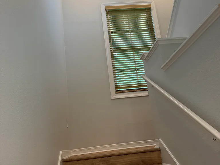 442 Maple St — Photo 8