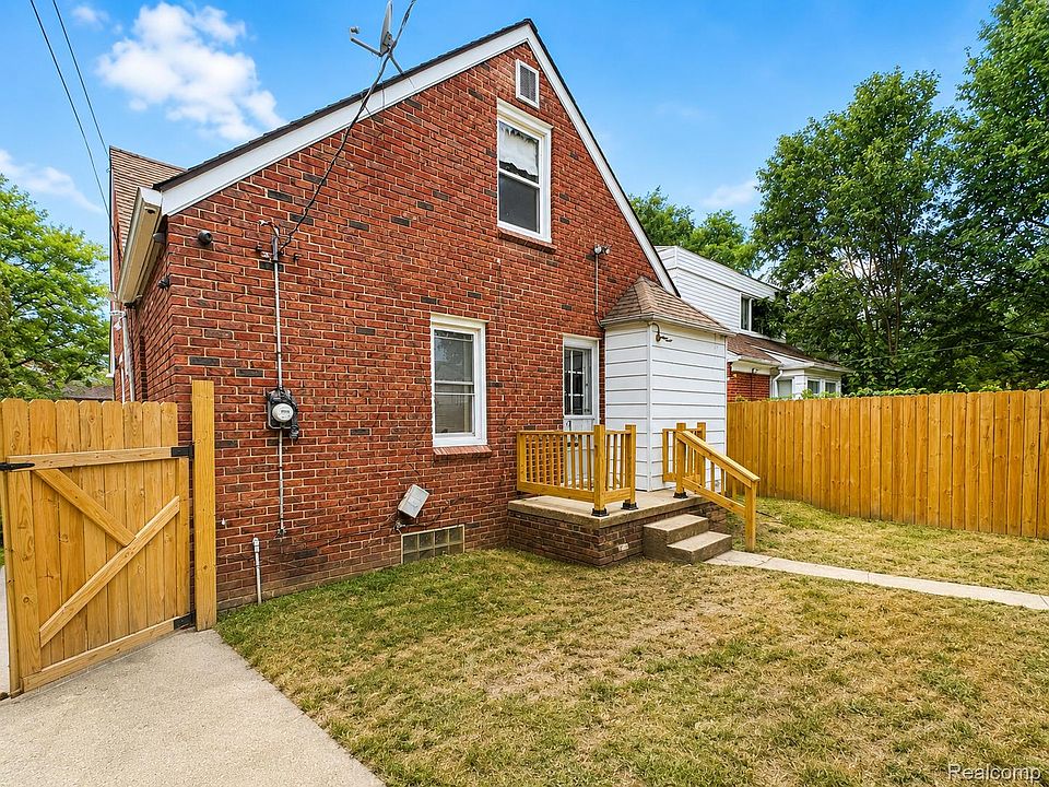 17th image of 19346 Westphalia St