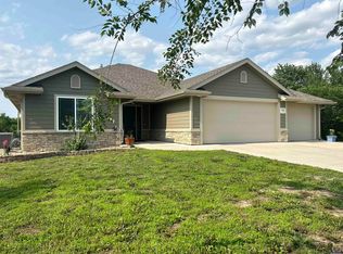 9042 SW 22nd St, Topeka, KS 66614