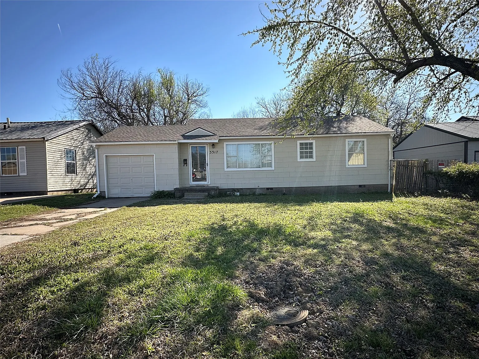 3 bed, 1.0 bath, 999 sqft, $1,500 — Photo 1