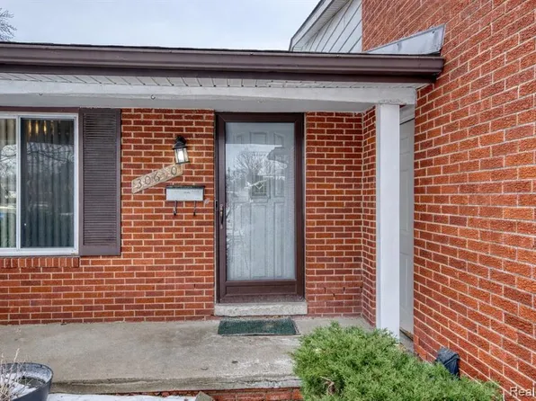30650 Glenwood Cir, Warren, MI 48088