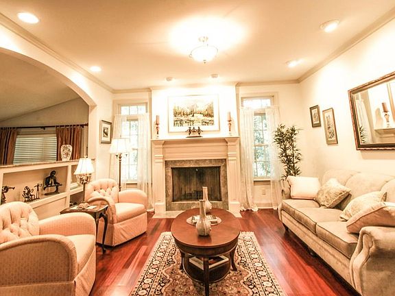 5th image of 224 Chandler St