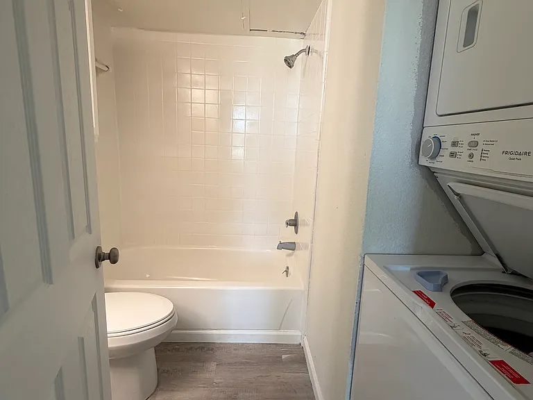 11520 N May Ave #206 — Photo 13
