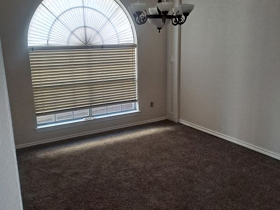 3rd image of 623 Stoneway Dr