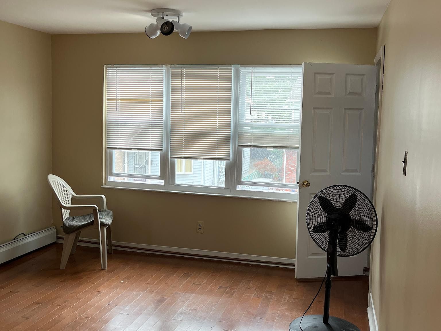 9711 Cresskill Pl FLOOR 2, Jamaica, NY 11435 Zillow